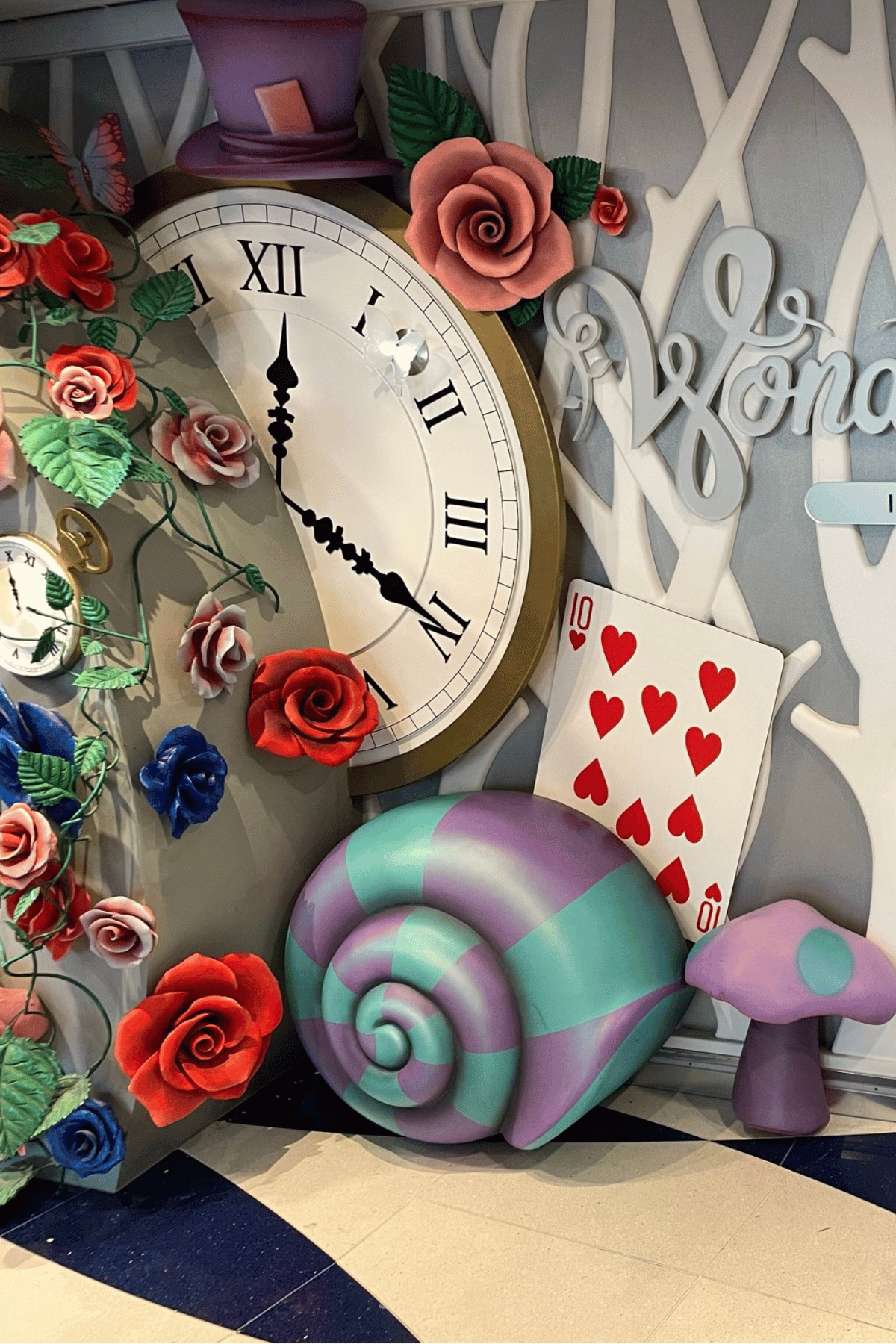 Wonderland on Royal Caribbean: A Complete Dining Experience