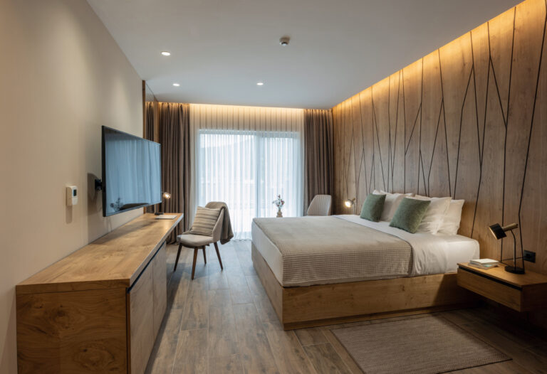 Modern, cozy hotel room with a neatly made bed, warm lighting, and contemporary decor, illustrating what to look for when learning how to choose the best precruise hotel.