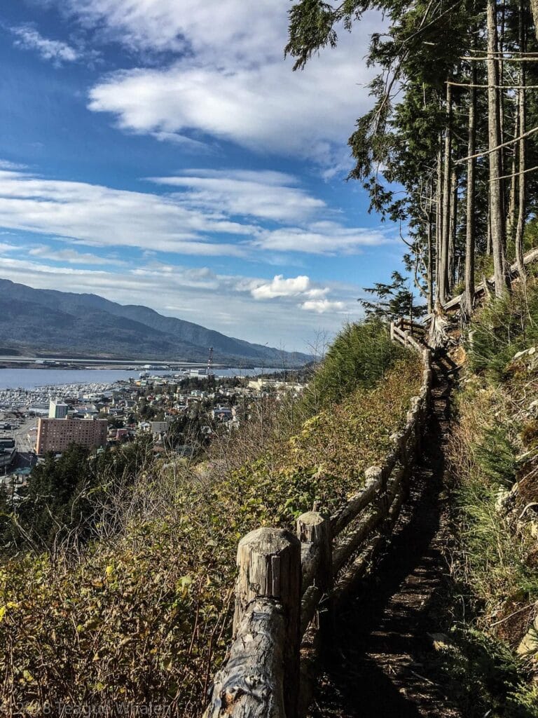 how to find the best free hiking trails near cruise ports