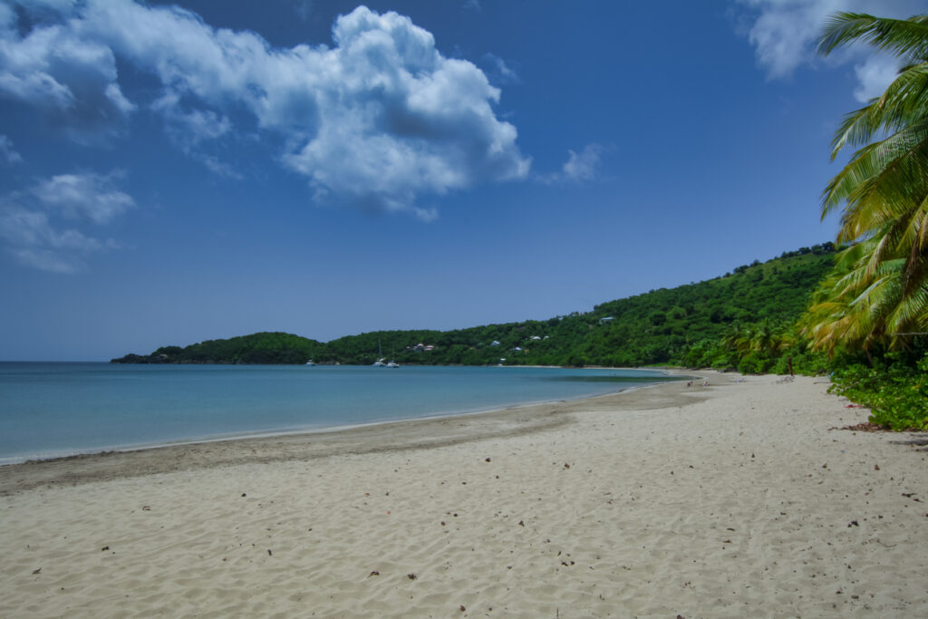 Calm, clear water and soft sand at Brewers Bay on Tortola with a quiet, relaxed beach atmosphere